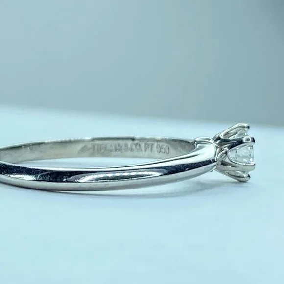 Tiffany & Co. Platinum 0.32ct G/VS2 round brilliant solitaire Diamond ring sz 6.